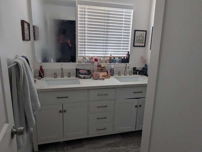 Building Photo - 1045 Washington St