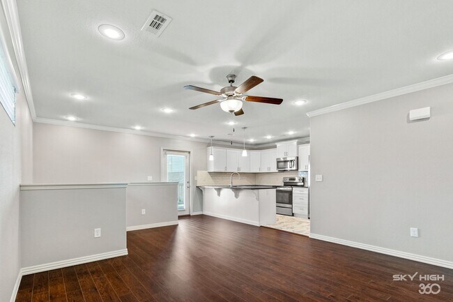 Building Photo - 530 Highland Ave