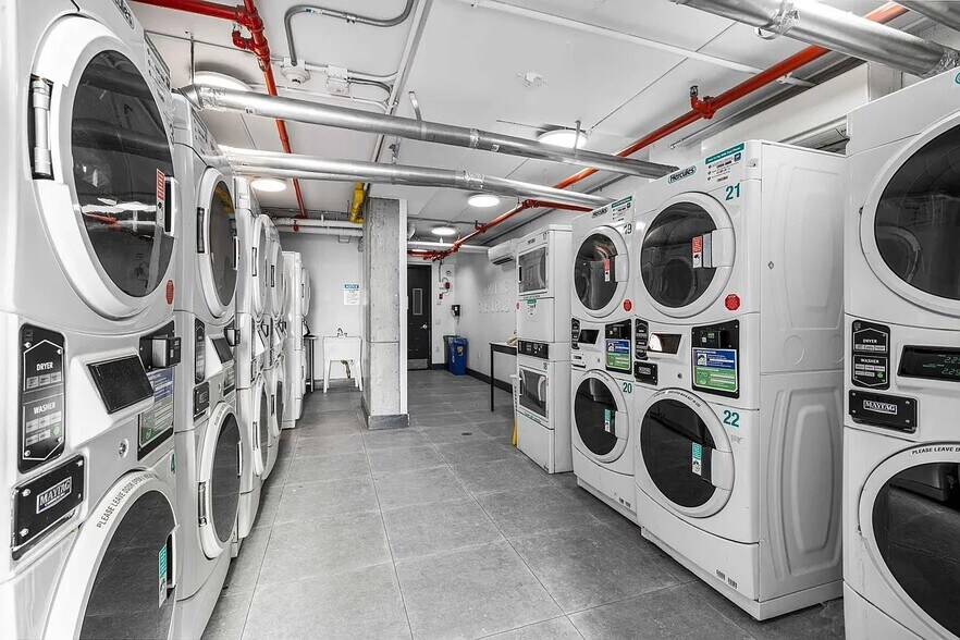 Building Photo - 60 W 125th St