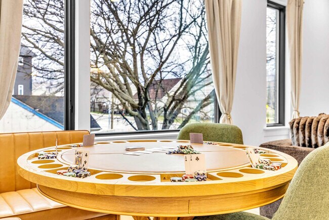 Building Photo - 554 Rosedale Ave