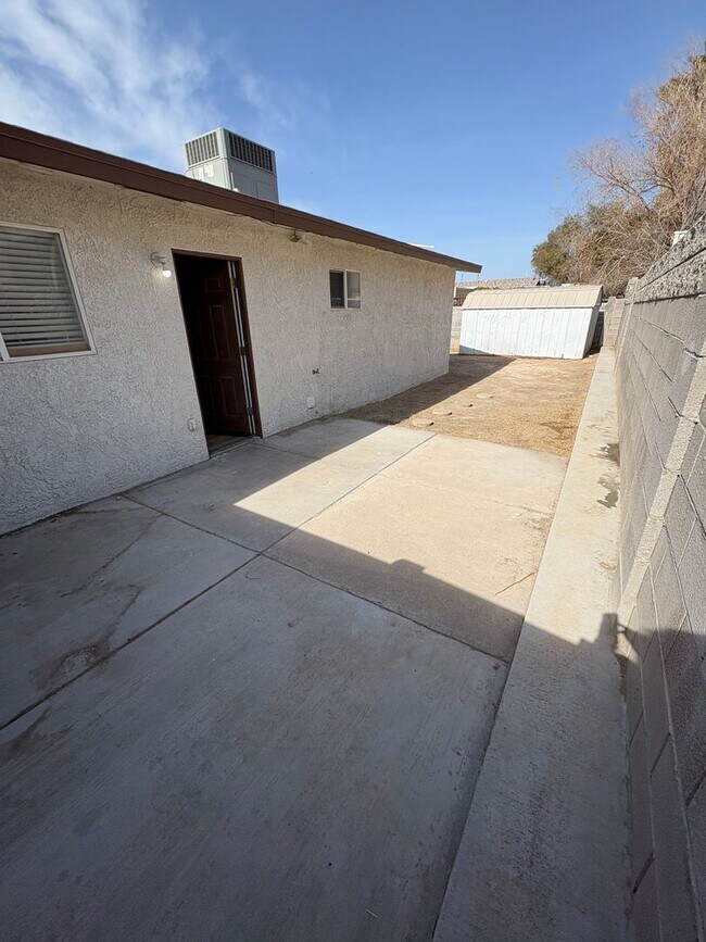Building Photo - 5230 E Owens Ave