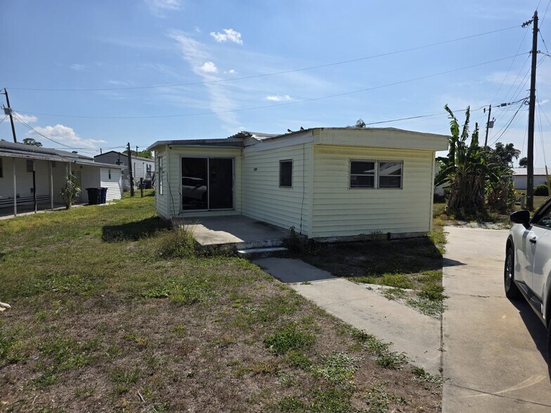 Building Photo - 2127 Twin Brooks Rd
