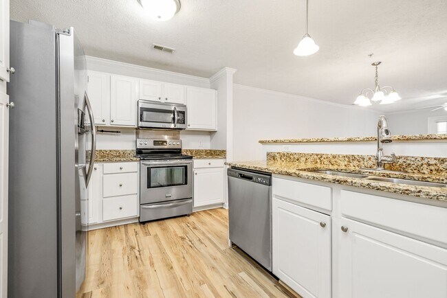 Building Photo - 3 Bedroom Lake View Condo on McFayden Lake with Lakeviews