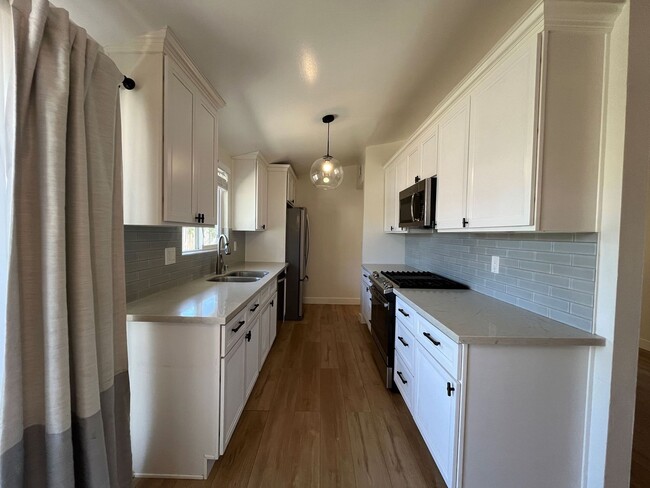 Building Photo - MOVE-IN READY! Upgraded 4BR w/all applianc...