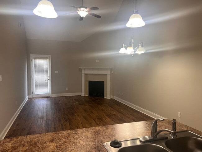 Building Photo - 8033 High Vista Ln