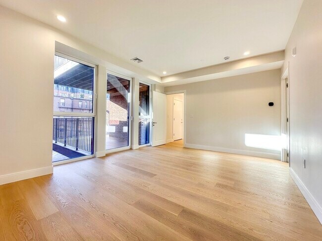 Building Photo - 144 Worcester St