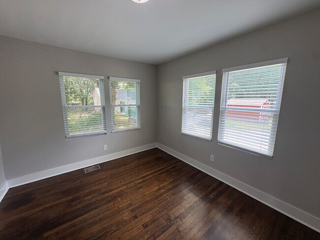 Building Photo - Your Next Home Awaits – Spacious Rental in a Convenient Location