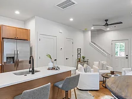 Building Photo - 5808 Knight St