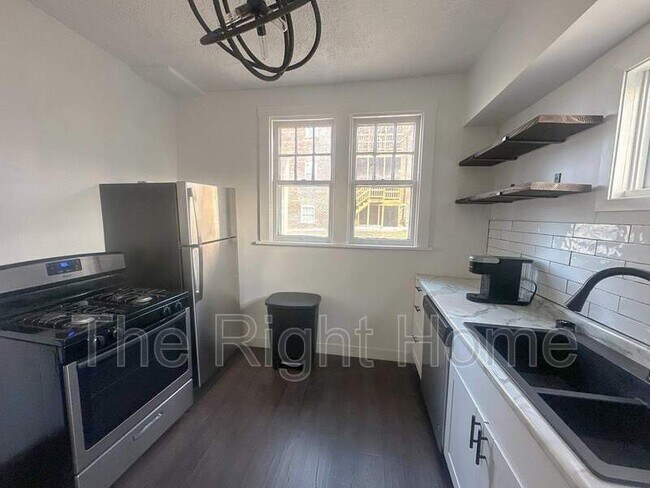 Building Photo - 3021 Harney St