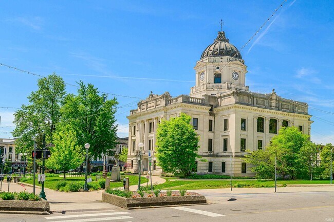 Building Photo - 213 N Walnut St