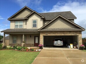 Building Photo - Large 4 bedroom, 2.5 bath home in Opelika!