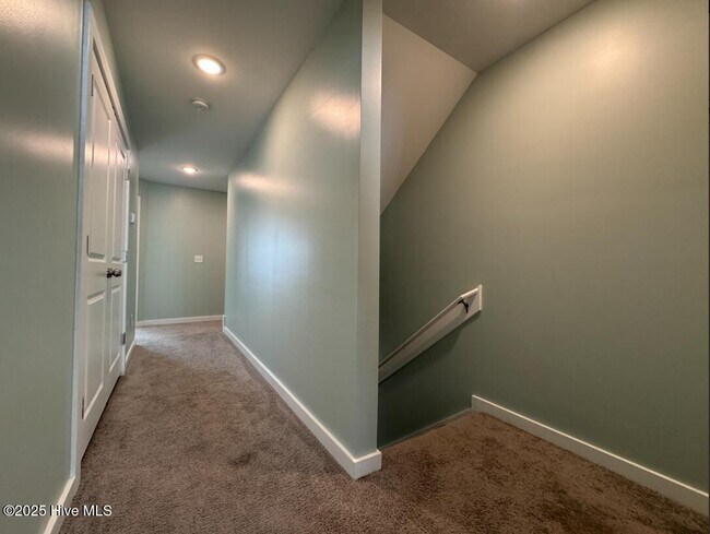 Building Photo - 421 Sunfish LN