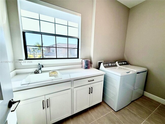 Building Photo - 15323 Lucerna St