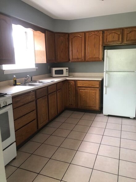 Kitchen - 1614 Oak Park Ave