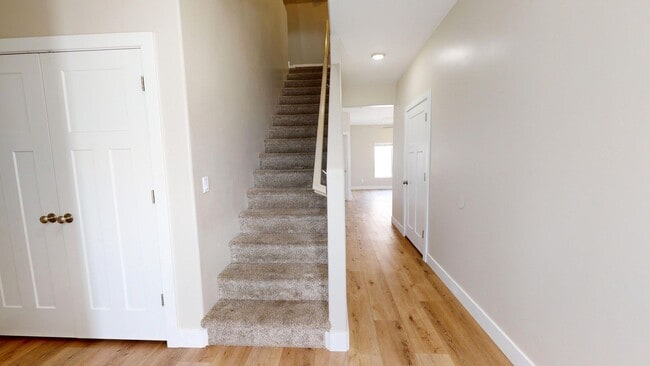 Building Photo - 1563 S Topaz Dr