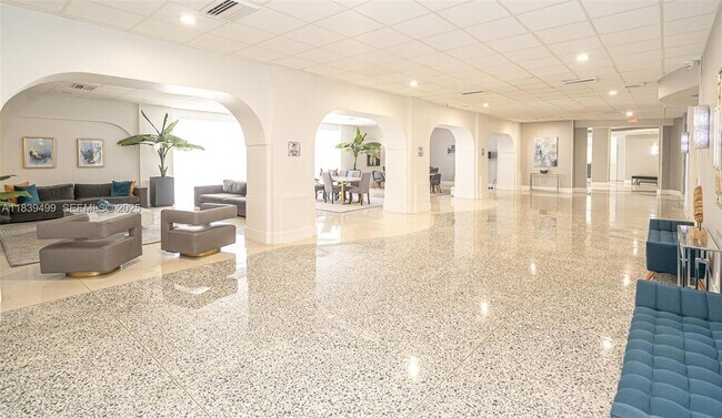 Building Photo - 3140 S Ocean Dr