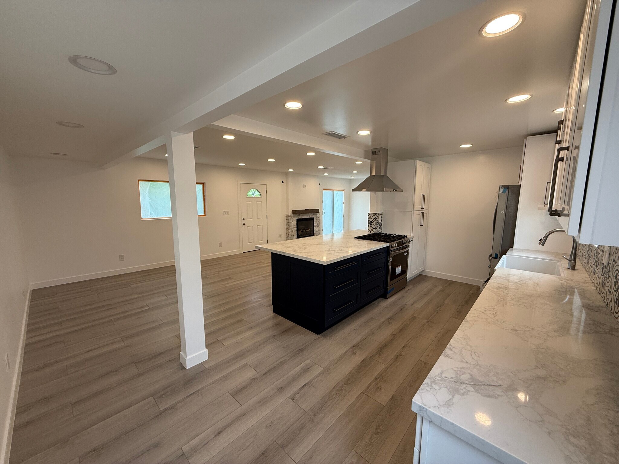 Building Photo - 11614 Riverside Dr