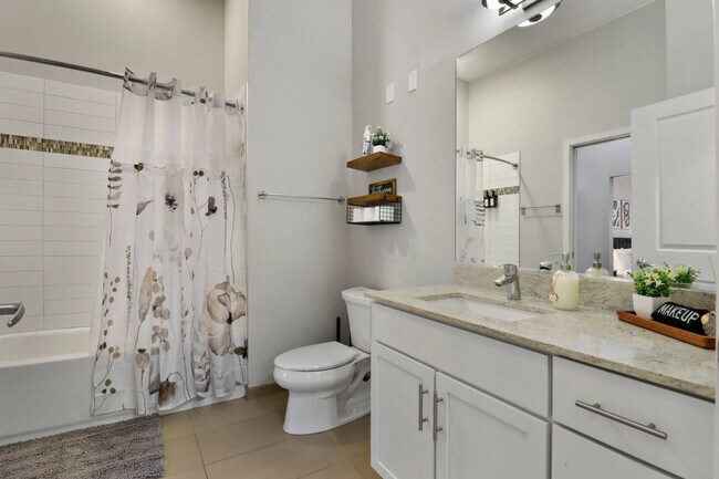 Building Photo - 256 N Addison Ave