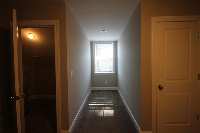 Building Photo - 704 Cobblestone Dr