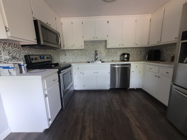 Building Photo - 456 Mammoth Rd