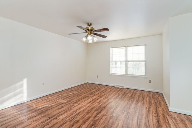 Building Photo - 6280 Spring Knoll Dr