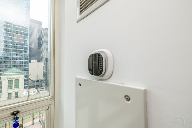 Building Photo - 345 N La Salle Dr