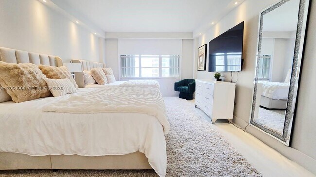 Building Photo - 5151 Collins Ave