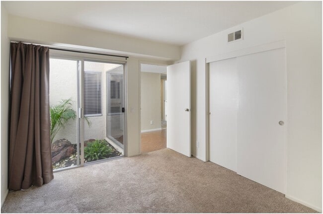 Building Photo - CHARMING SINGLE LEVEL HOME!