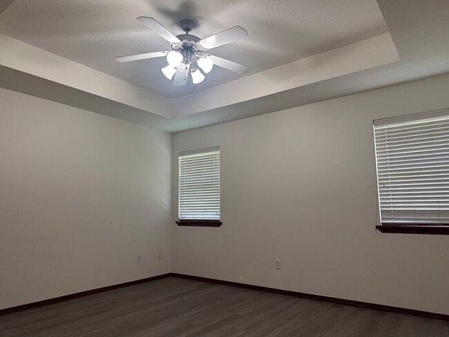 Building Photo - 913 Linden St