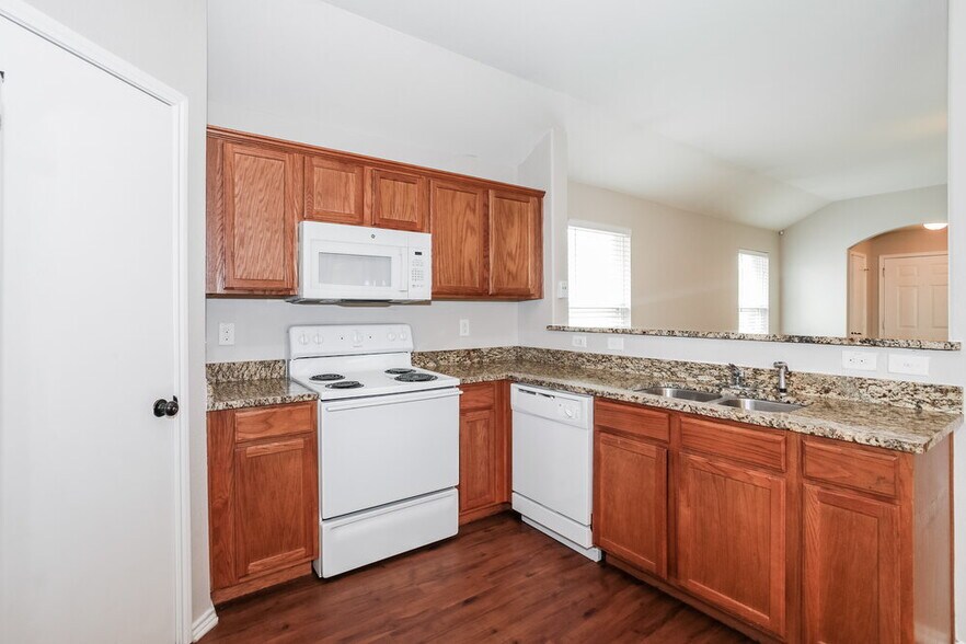 Building Photo - 4020 Tarpon Springs Dr