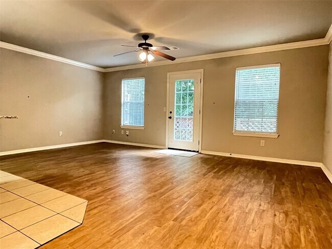 Building Photo - 1536 N London Ave