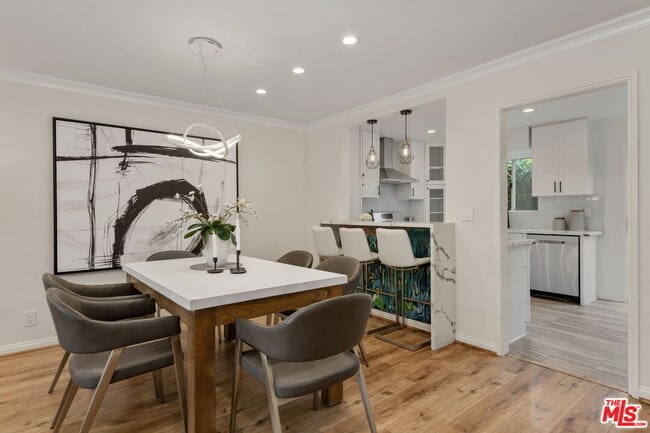 Building Photo - 843 N Martel Ave