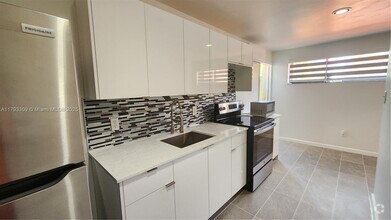 Building Photo - 9740 Colonial Dr