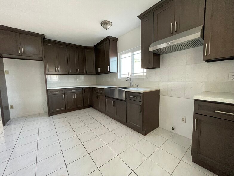 Building Photo - 3831 Drysdale Ave