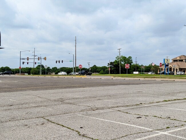 Building Photo - Commercial Retail Space