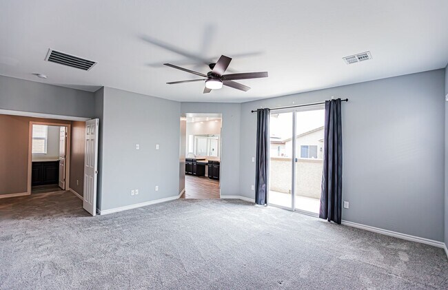 Building Photo - Beautiful 2 story Home