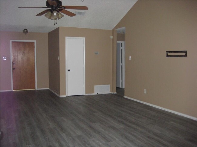 Building Photo - 2301 Fall Ct