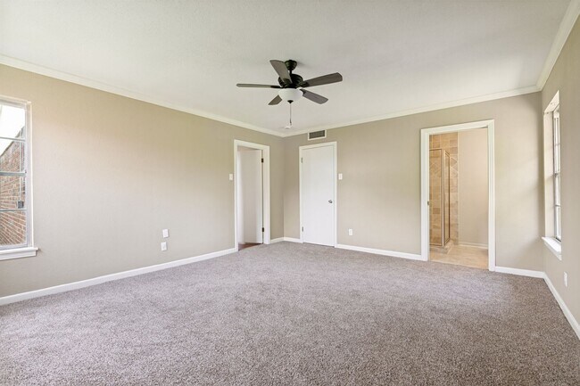 Building Photo - BEAUTIFUL 4-BEDROOM IN SUNSHINE ESTATES