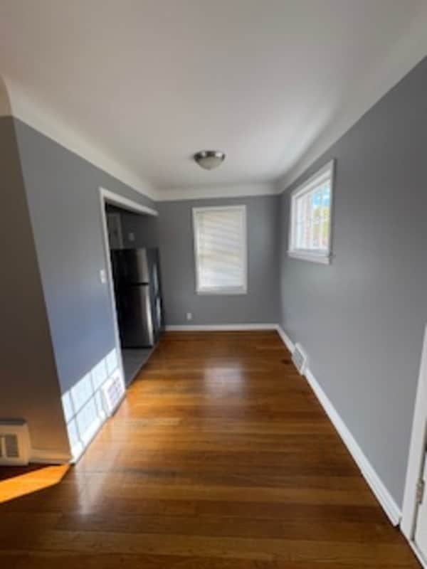 Building Photo - 18779 Roscommon St