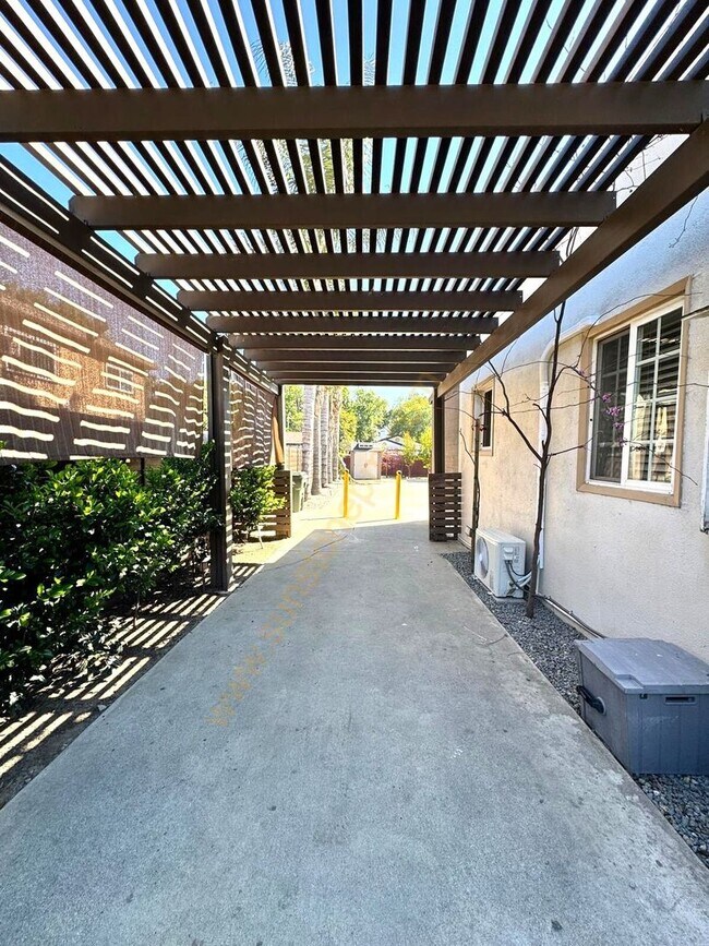 Building Photo - Beautifual Home