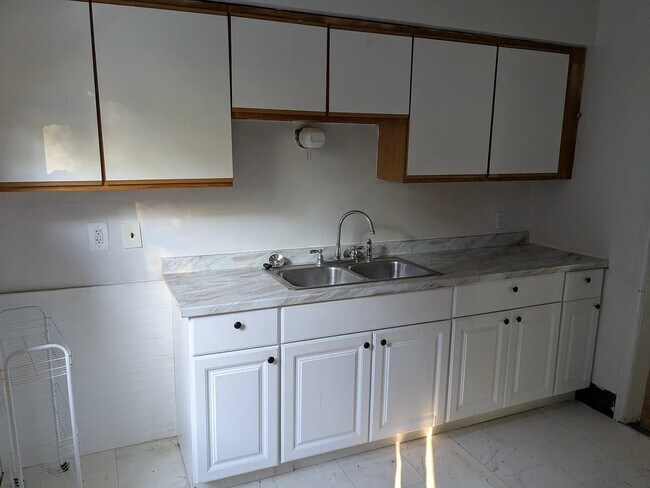 Building Photo - 16611 Lauder St