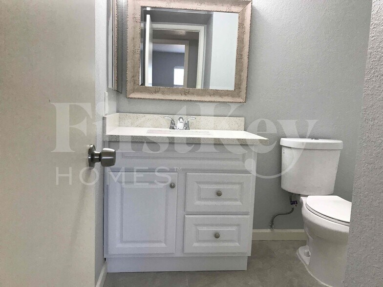 Building Photo - 8923 W Harmont Dr