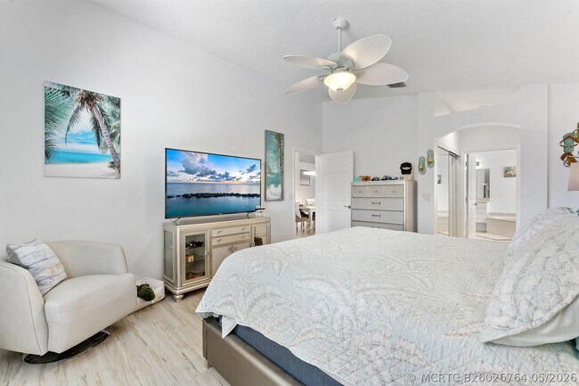 Building Photo - 6887 Viale Elizabeth