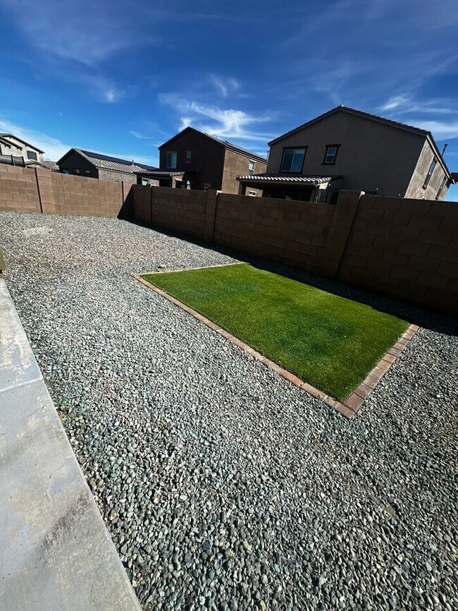 Building Photo - Stunning 4-bedroom, 2-bathroom home located in the vibrant community of Sahuarita, AZ