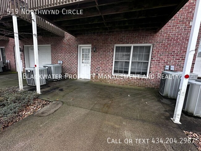 Building Photo - Beautiful Town Home in Wyndhurst