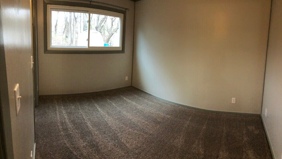 2nd Bedroom - 1594 English St