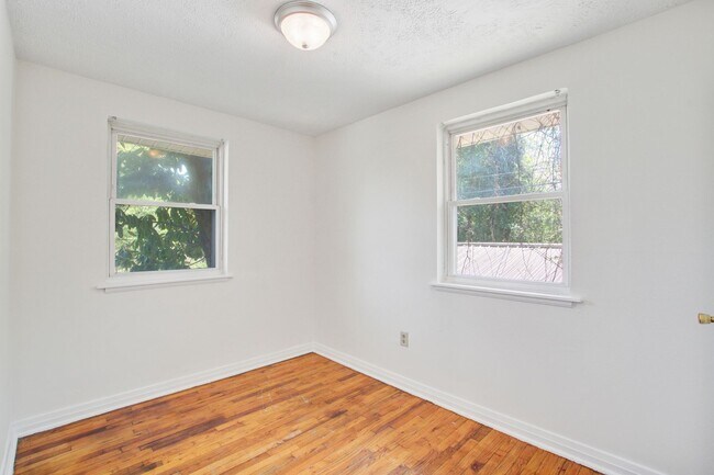 Building Photo - Now Leasing - Charming Renovated 3BR Home Near Downtown Columbia & Major Colleges
