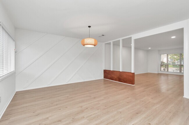 Building Photo - 1365 Country Pl Dr