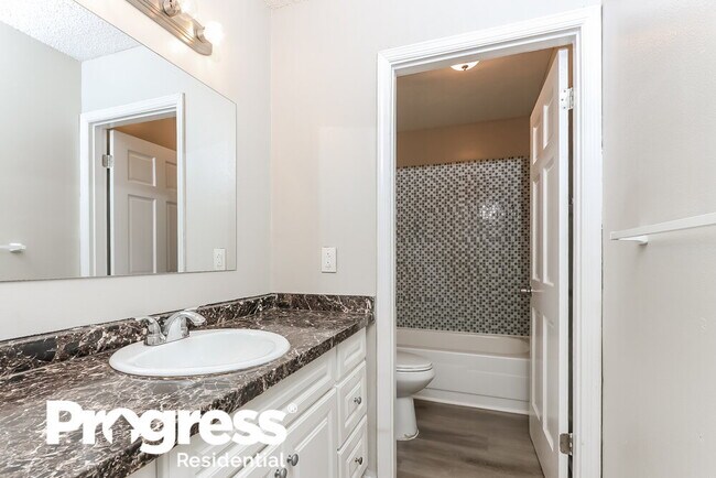 Building Photo - 719 Place Chateau