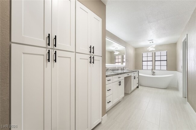 Building Photo - 968 Pinehurst Dr